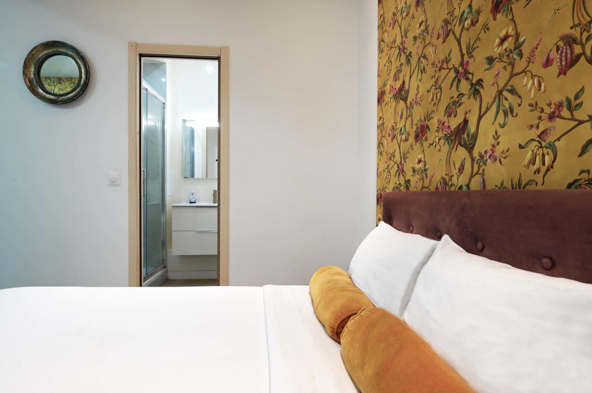 Апартаменты Modern Renovated Studio With A Touch Of Gilded Glamour Central Париж Экстерьер фото